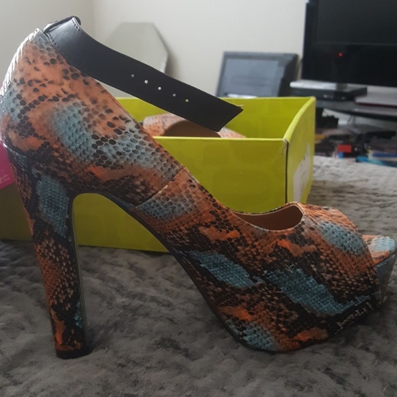 Charlotte Russe multi colored snake skin heels - Picture 2 of 3